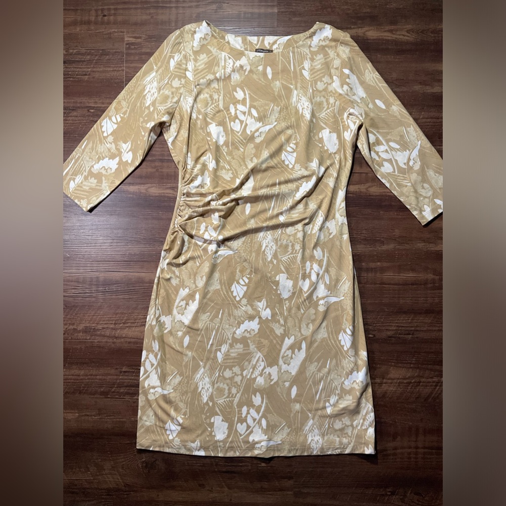 J McLaughlin Dress Women’s Size L Beige White Ruched Side 3/4 Sleeve Sheath